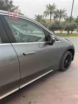 مرسيدس بنز إي كيو إي SUV
